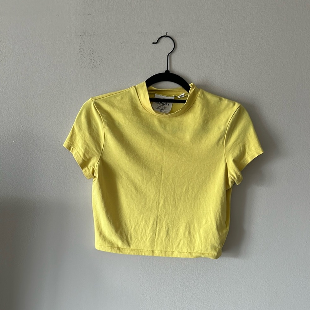 Yellow mock-neck cropped shirt